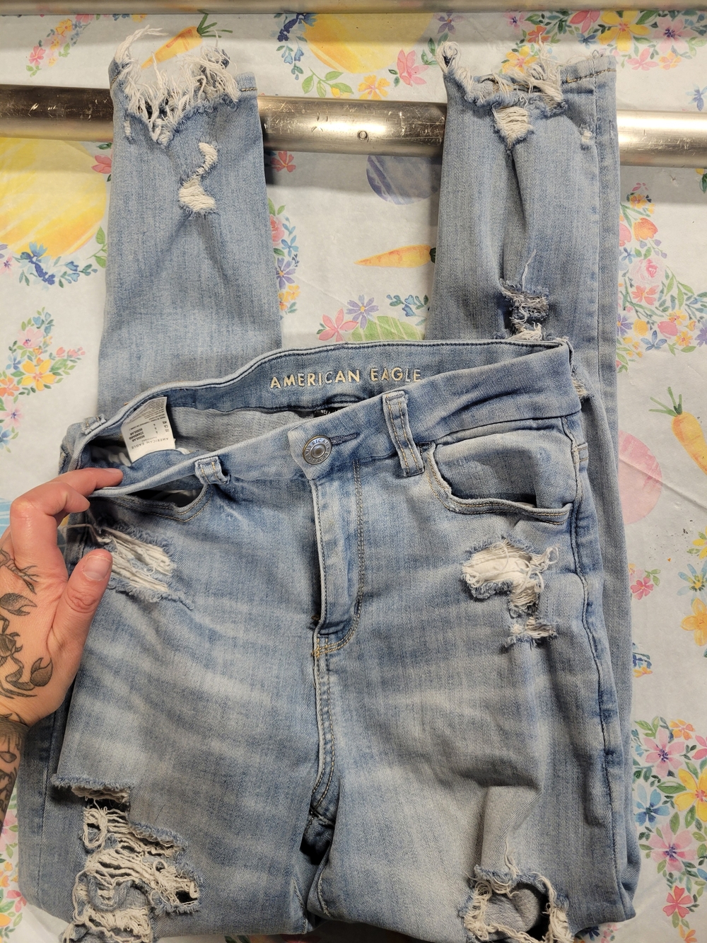 American Eagle Outfitters Light Wash Distressed Skinny Jeans